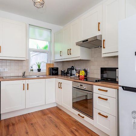 Attic Style 2 Bed Duplex Apartment With Rooftop Patio Belfast Extérieur photo
