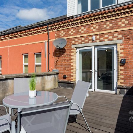 Attic Style 2 Bed Duplex Apartment With Rooftop Patio Belfast Extérieur photo