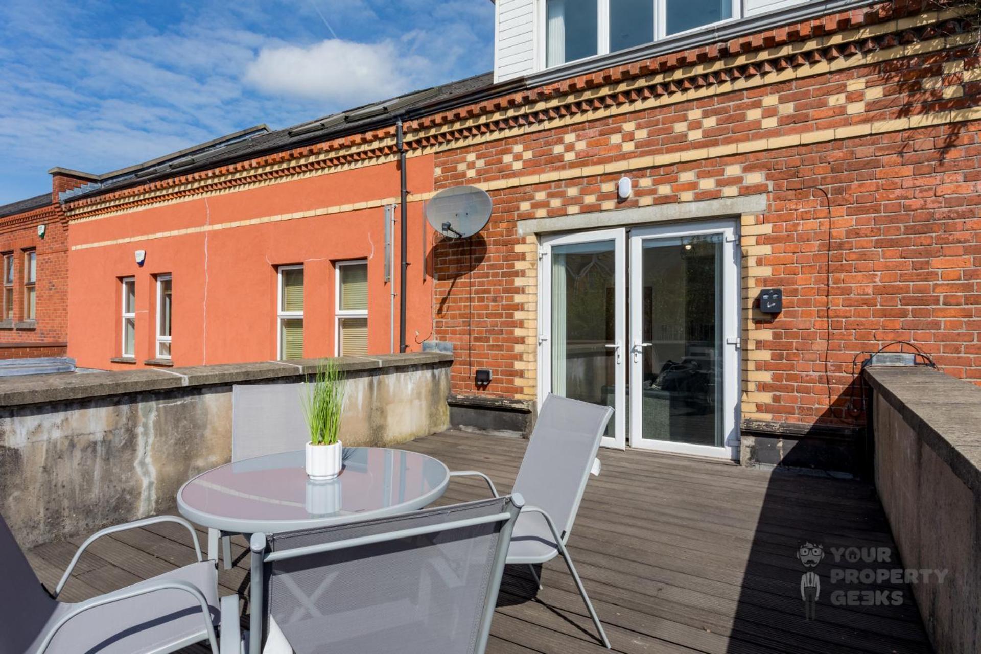Attic Style 2 Bed Duplex Apartment With Rooftop Patio Belfast Extérieur photo