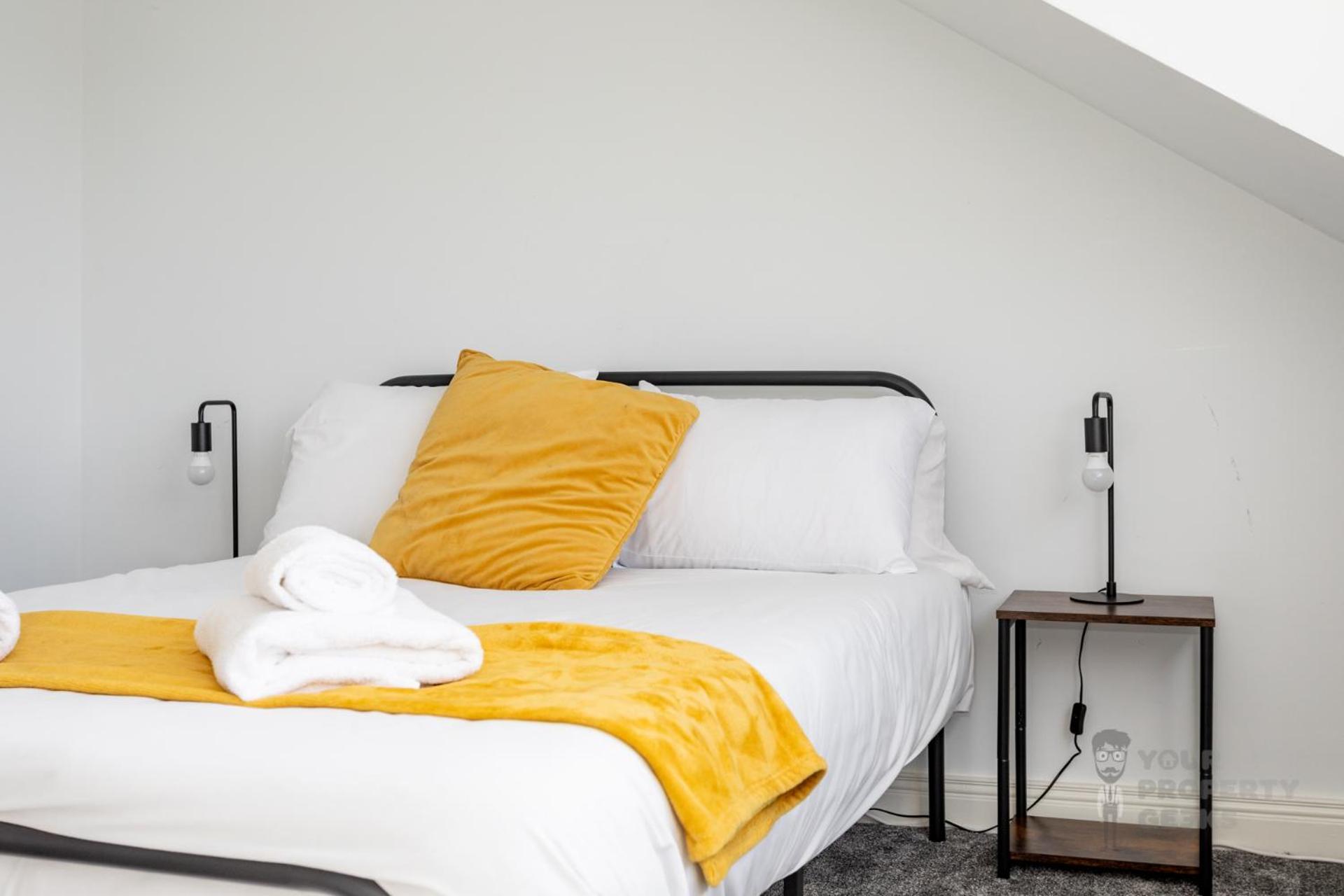 Attic Style 2 Bed Duplex Apartment With Rooftop Patio Belfast Extérieur photo