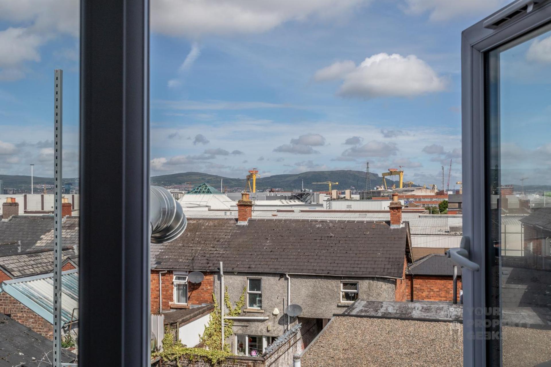 Attic Style 2 Bed Duplex Apartment With Rooftop Patio Belfast Extérieur photo