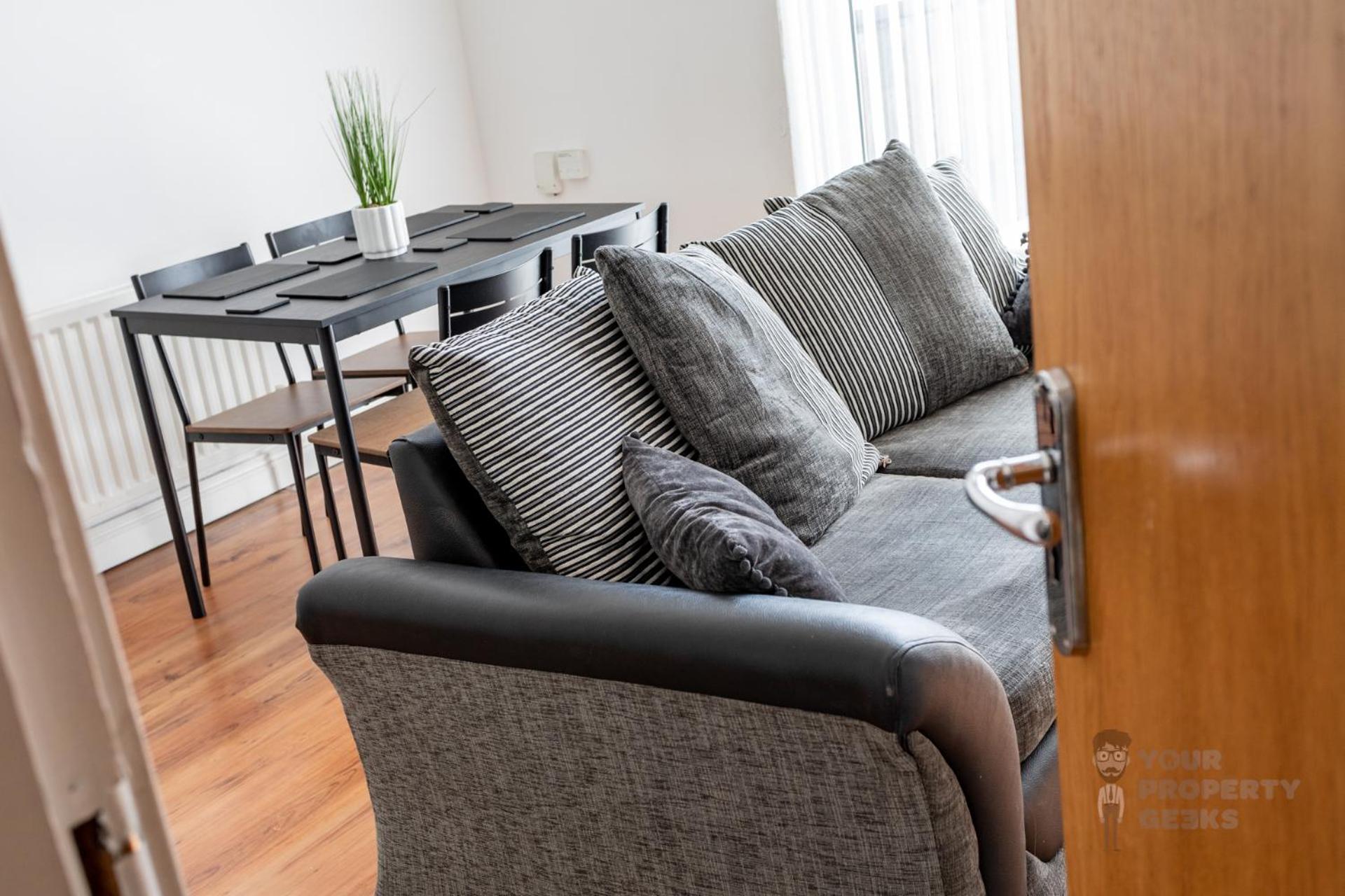 Attic Style 2 Bed Duplex Apartment With Rooftop Patio Belfast Extérieur photo